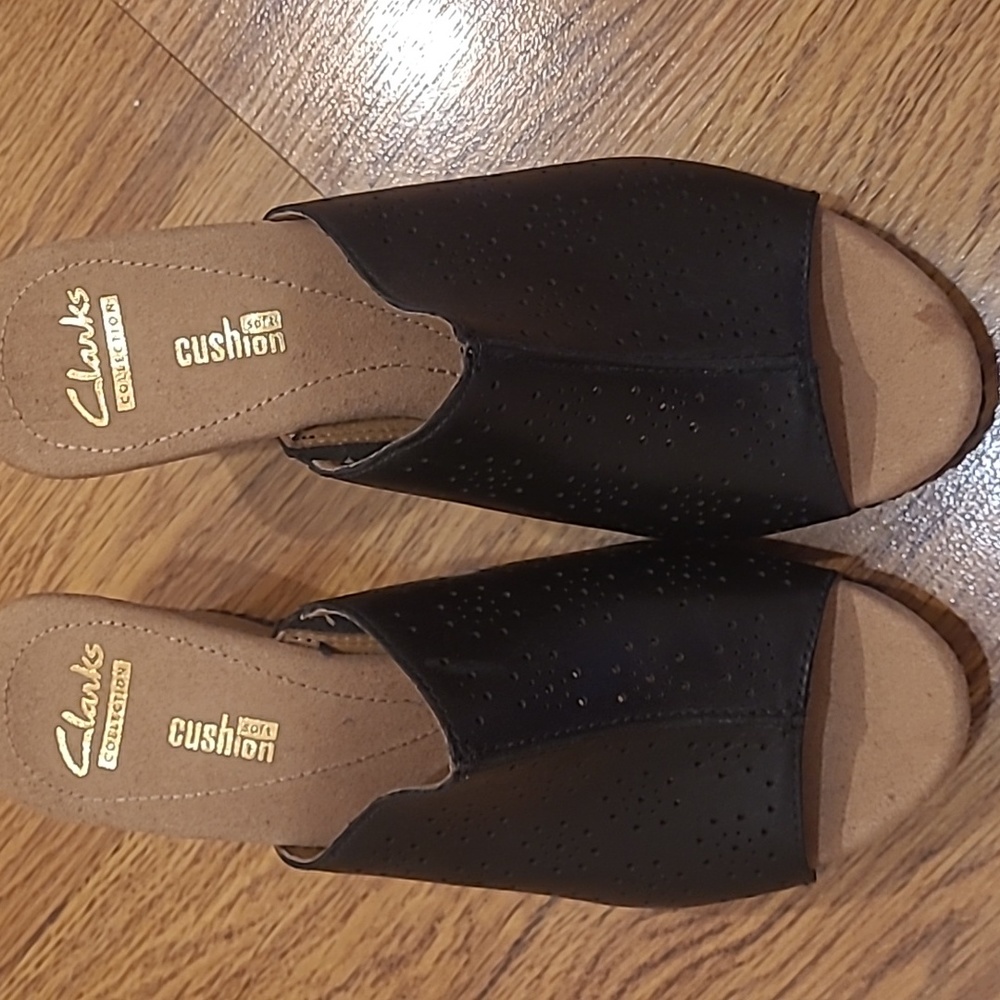 Nwot Clark's leather wedge sandal.